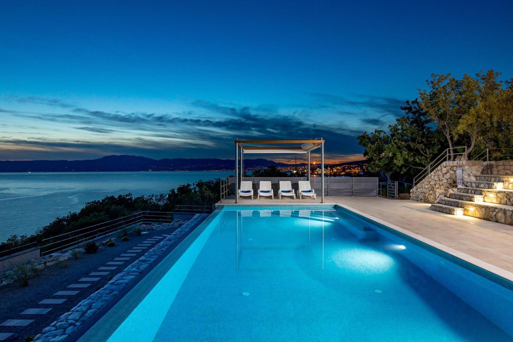 Luxury Villa Ostro With Pool & Krk Bridge View 克拉列维察 外观 照片