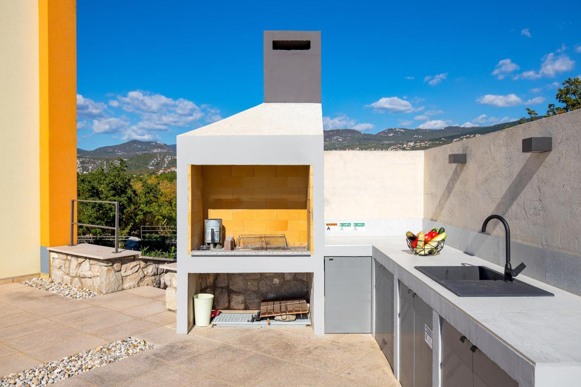 Luxury Villa Ostro With Pool & Krk Bridge View 克拉列维察 外观 照片