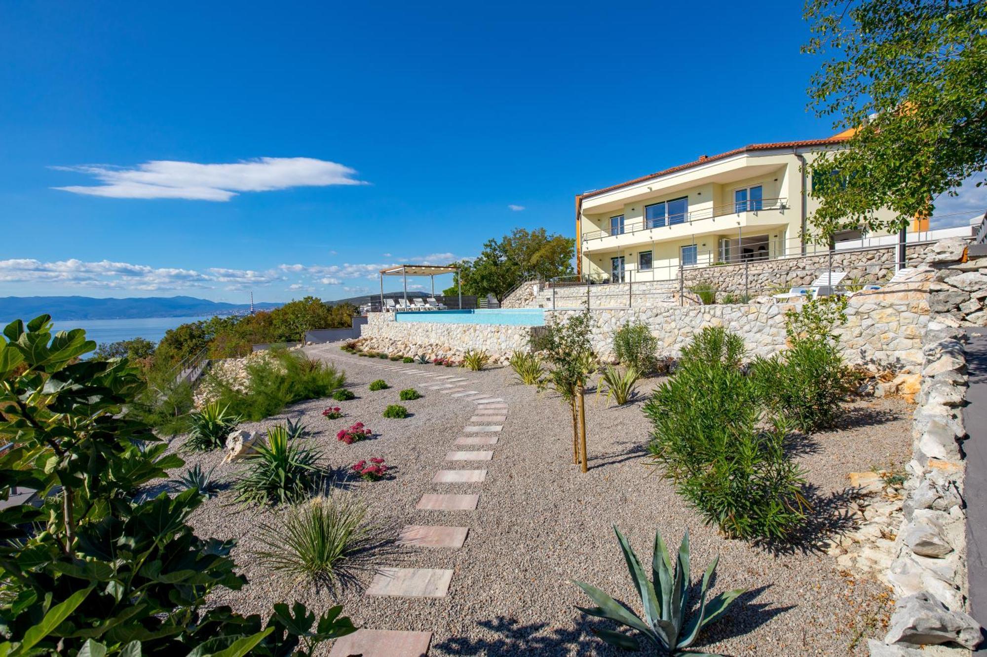 Luxury Villa Ostro With Pool & Krk Bridge View 克拉列维察 外观 照片
