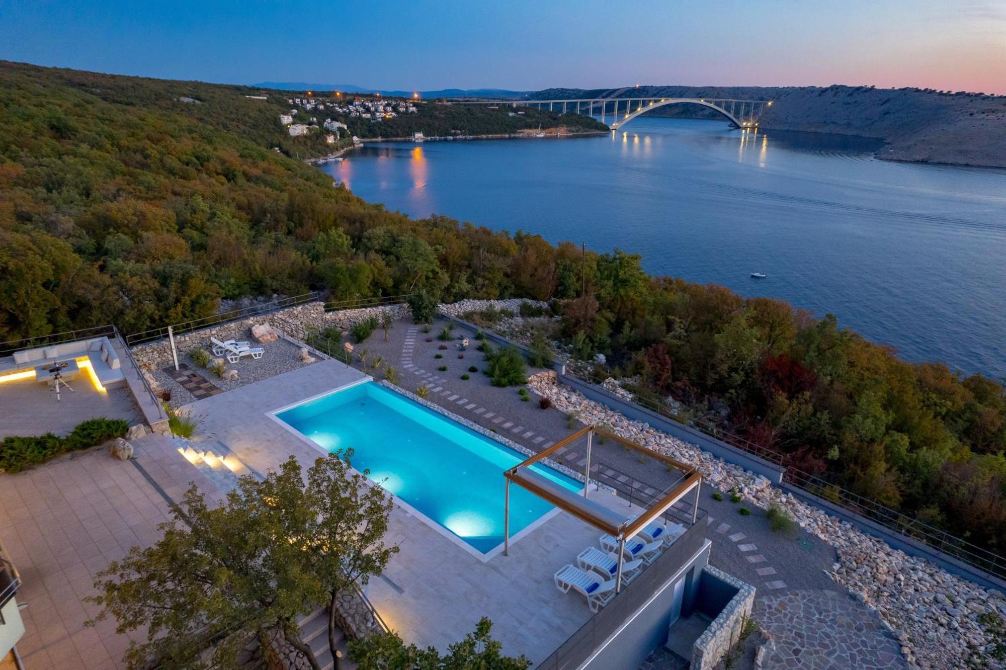 Luxury Villa Ostro With Pool & Krk Bridge View 克拉列维察 外观 照片