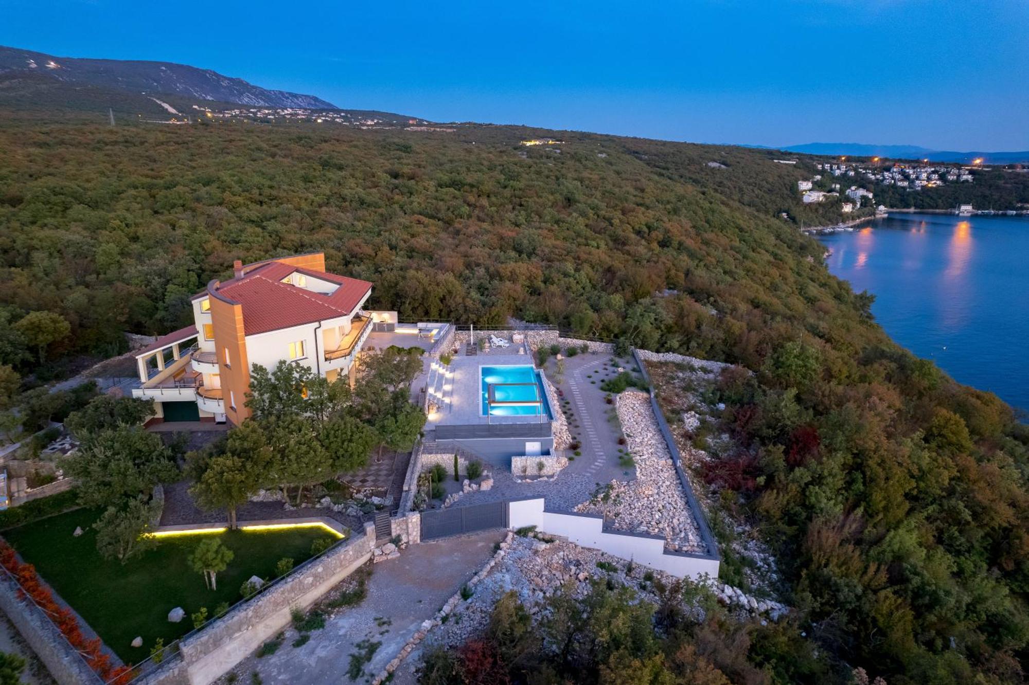 Luxury Villa Ostro With Pool & Krk Bridge View 克拉列维察 外观 照片