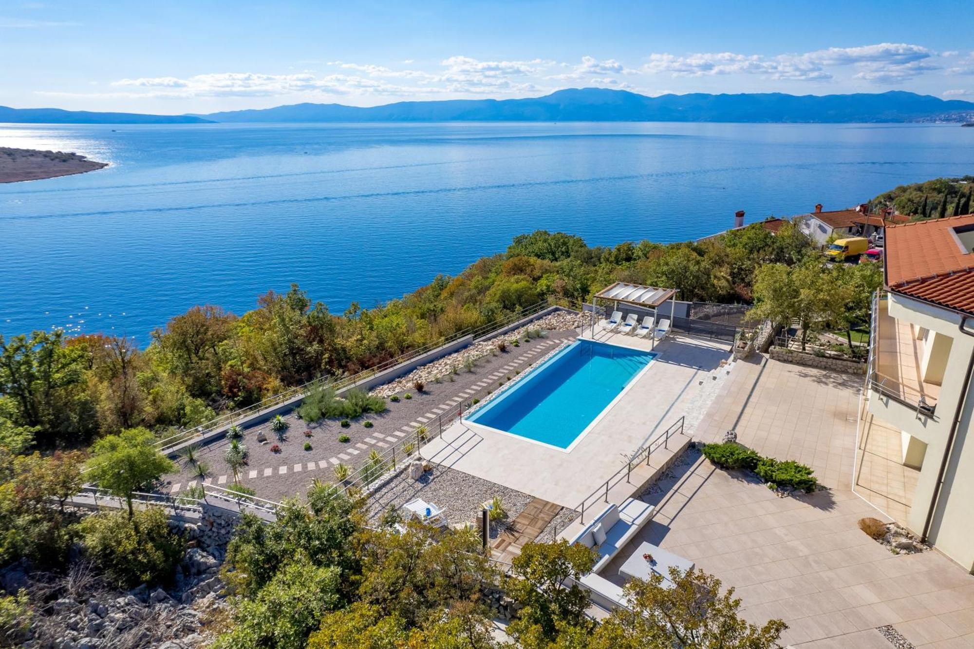Luxury Villa Ostro With Pool & Krk Bridge View 克拉列维察 外观 照片